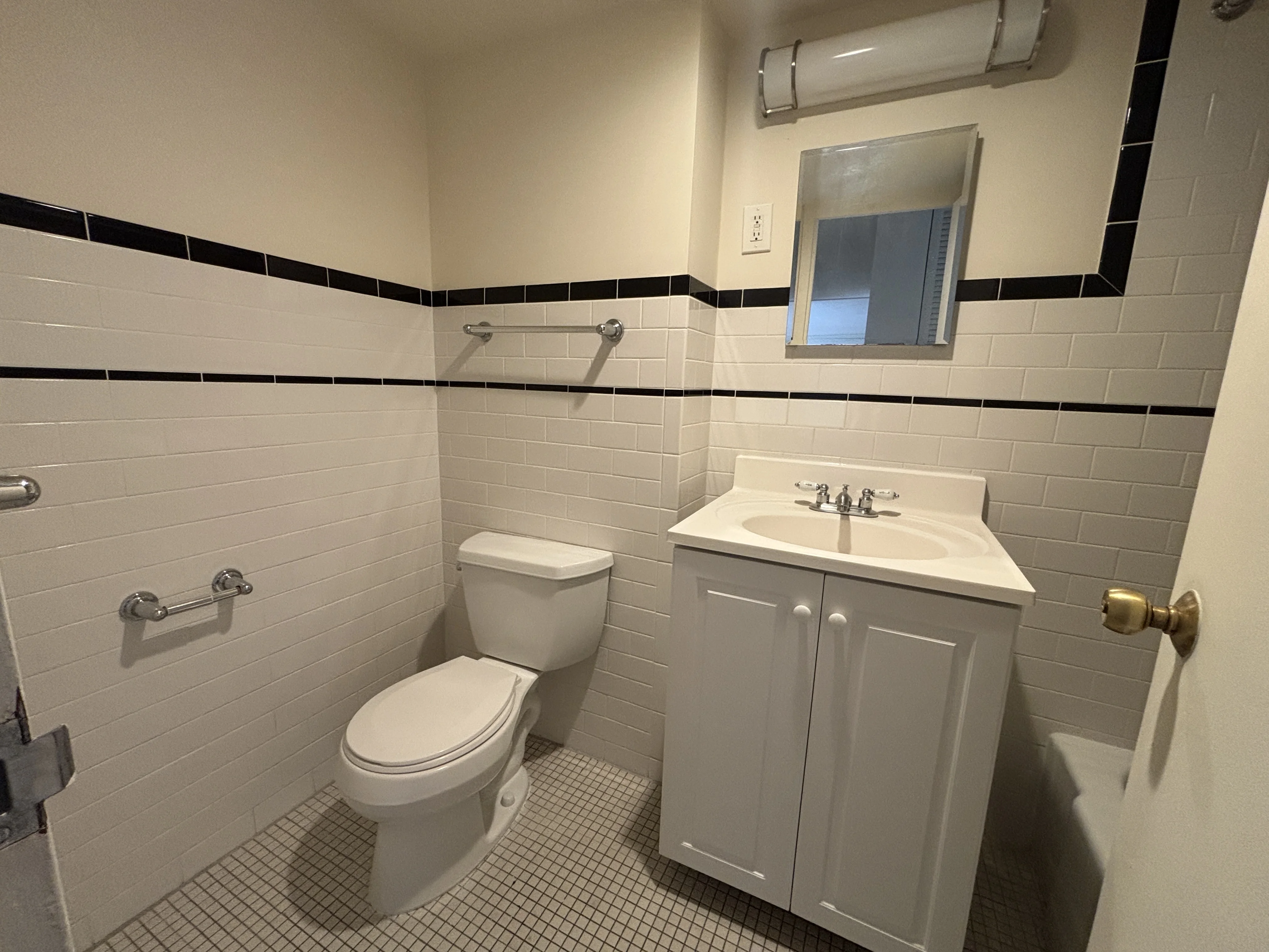 101 Monmouth St, Longwood