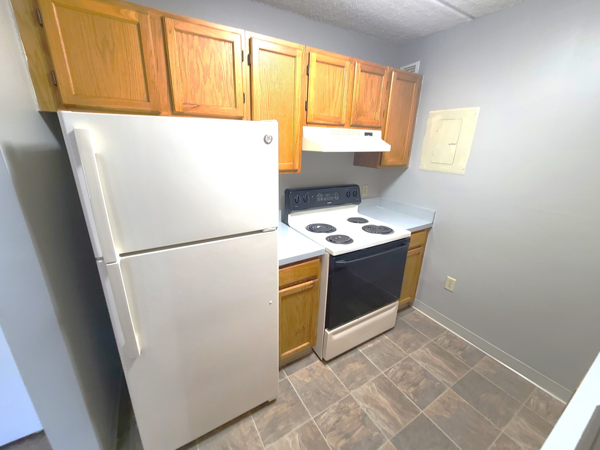 1 South Point Dr, Dorchester