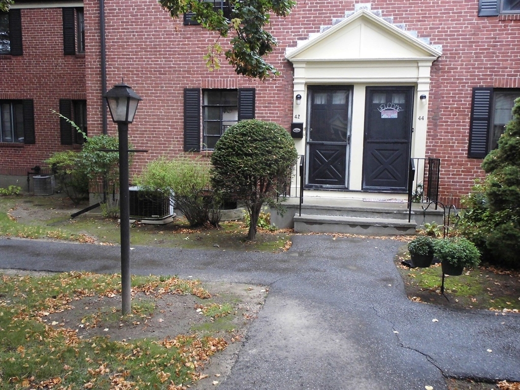 42 Pierce Rd, Watertown