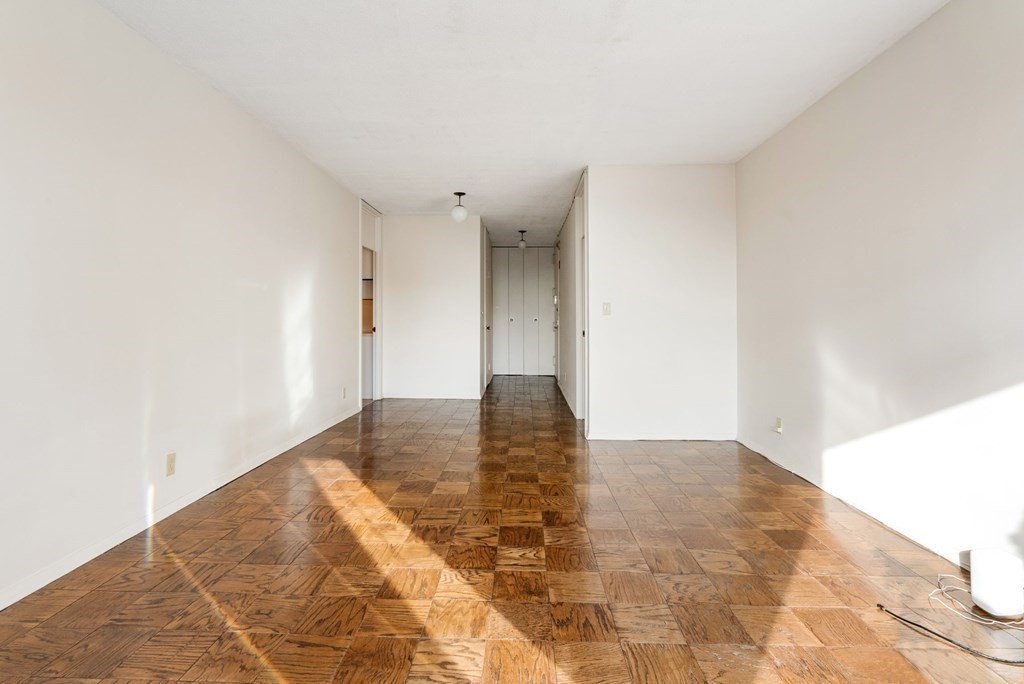 85 E India Row, Waterfront