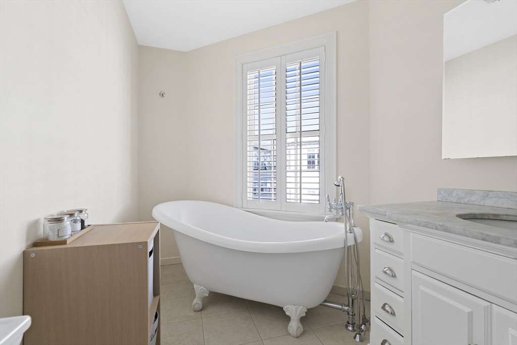 402 E 3rd St, South Boston