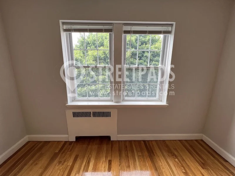 1153 Beacon St, Longwood