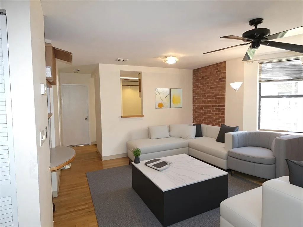 84 Gainsborough St, Fenway