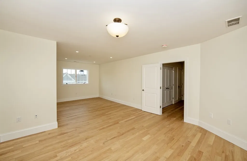 23 Clubview Dr, Andover