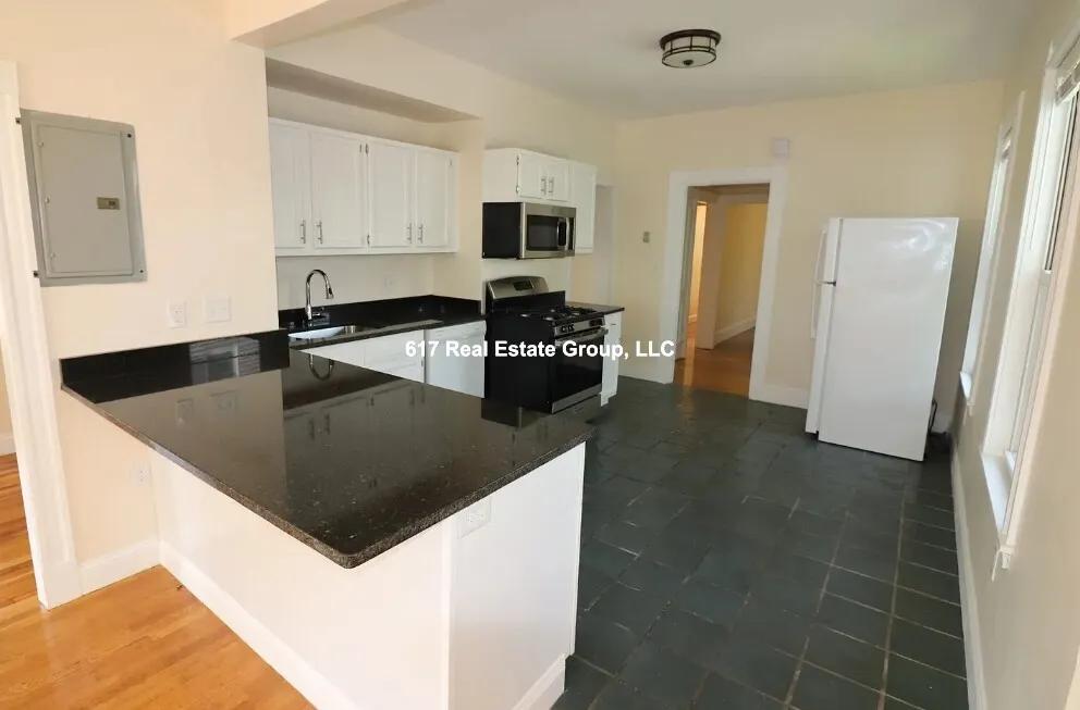 2572 Massachusetts Ave, North Cambridge