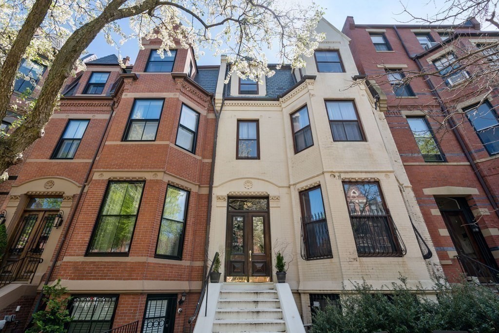 296 Marlborough St, Back Bay