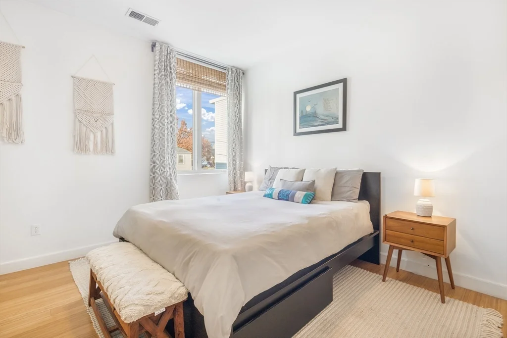 210 Bolton St, South Boston