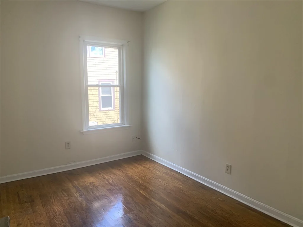549 Fourth St, Fall River