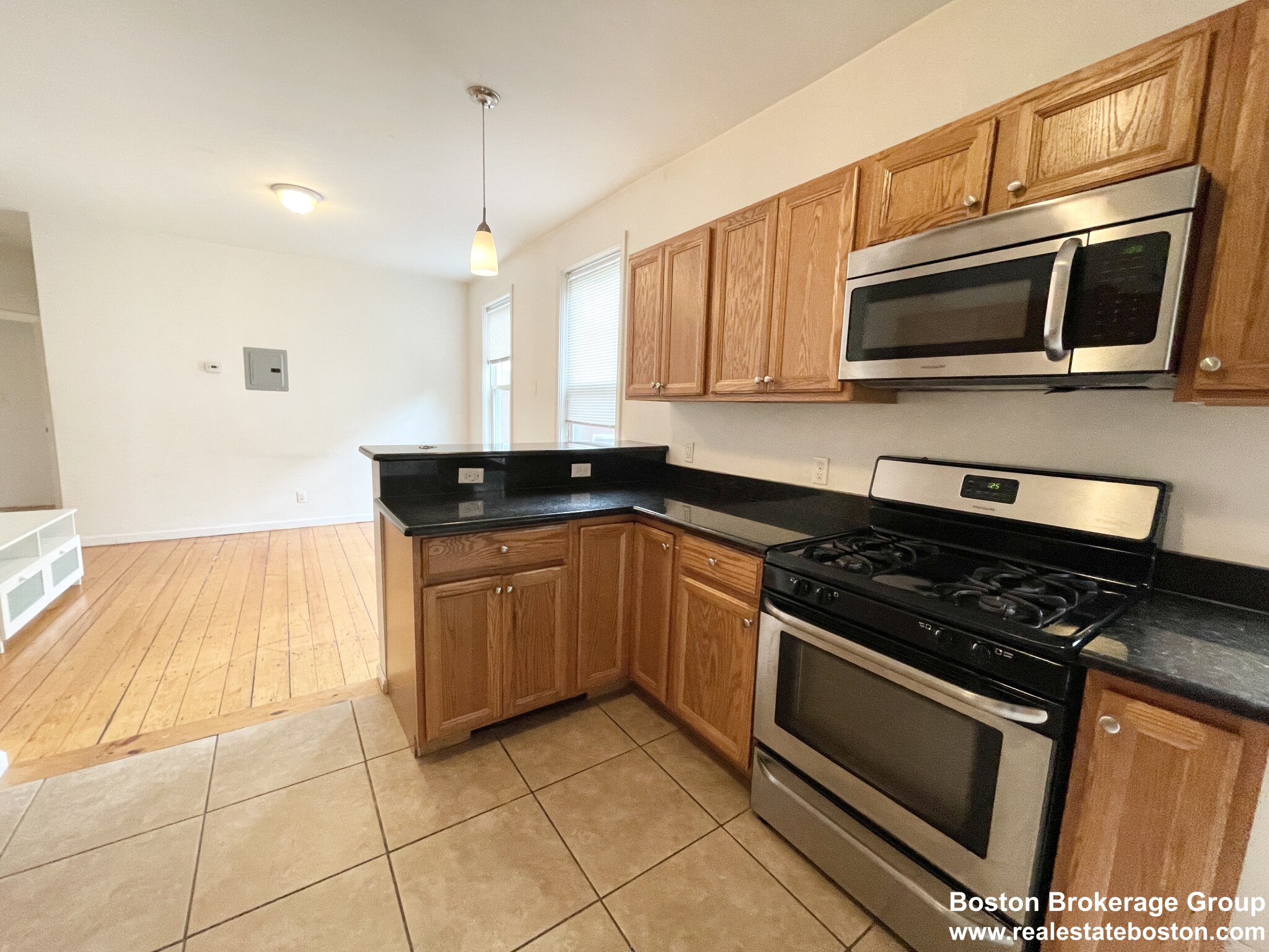 52 Delle Ave, Mission Hill