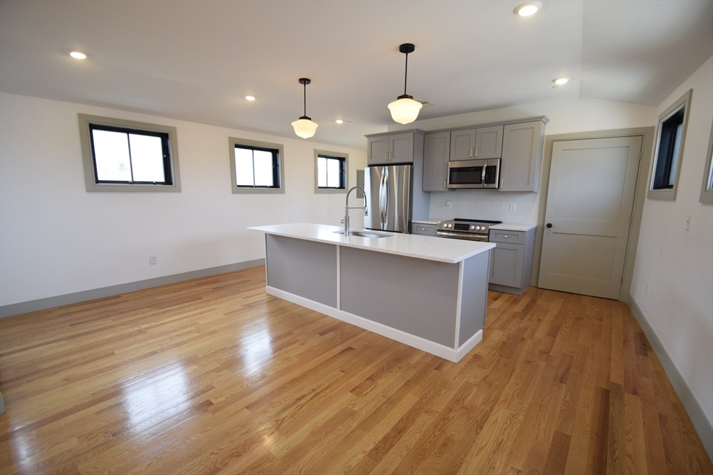 15 Maywood St, Roxbury