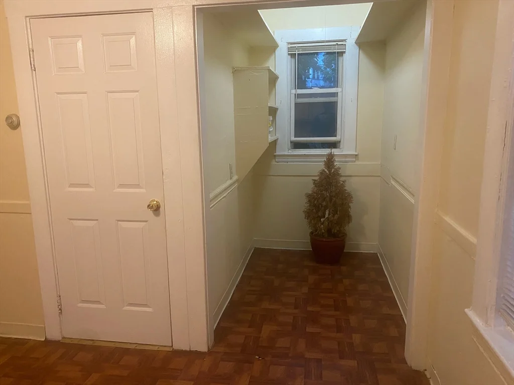 242 Hyde Park Ave, Jamaica Plain