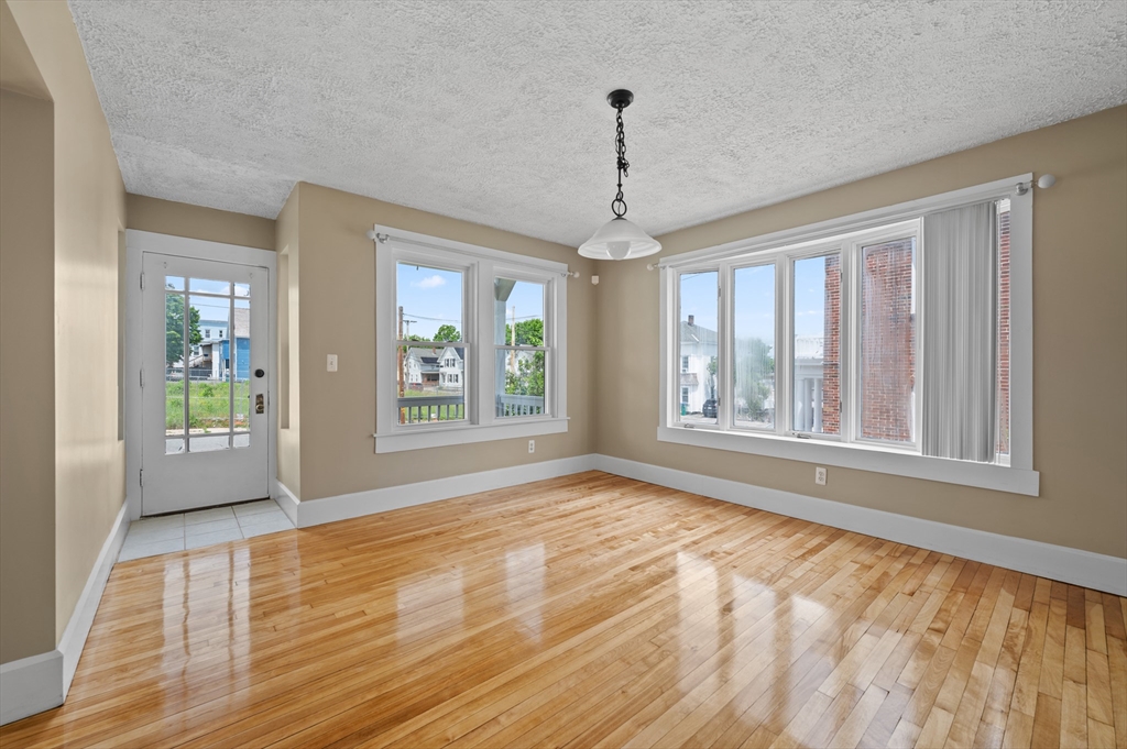 8 Beekman St, Fitchburg