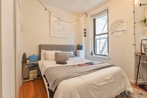 242 Newbury St, Back Bay