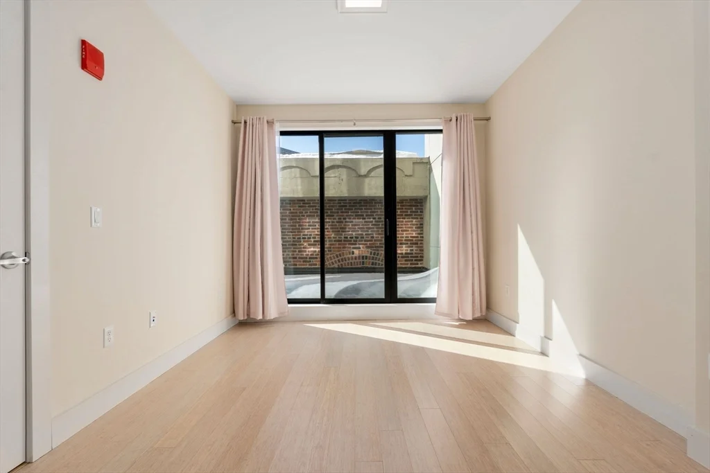 121 Portland St, West End