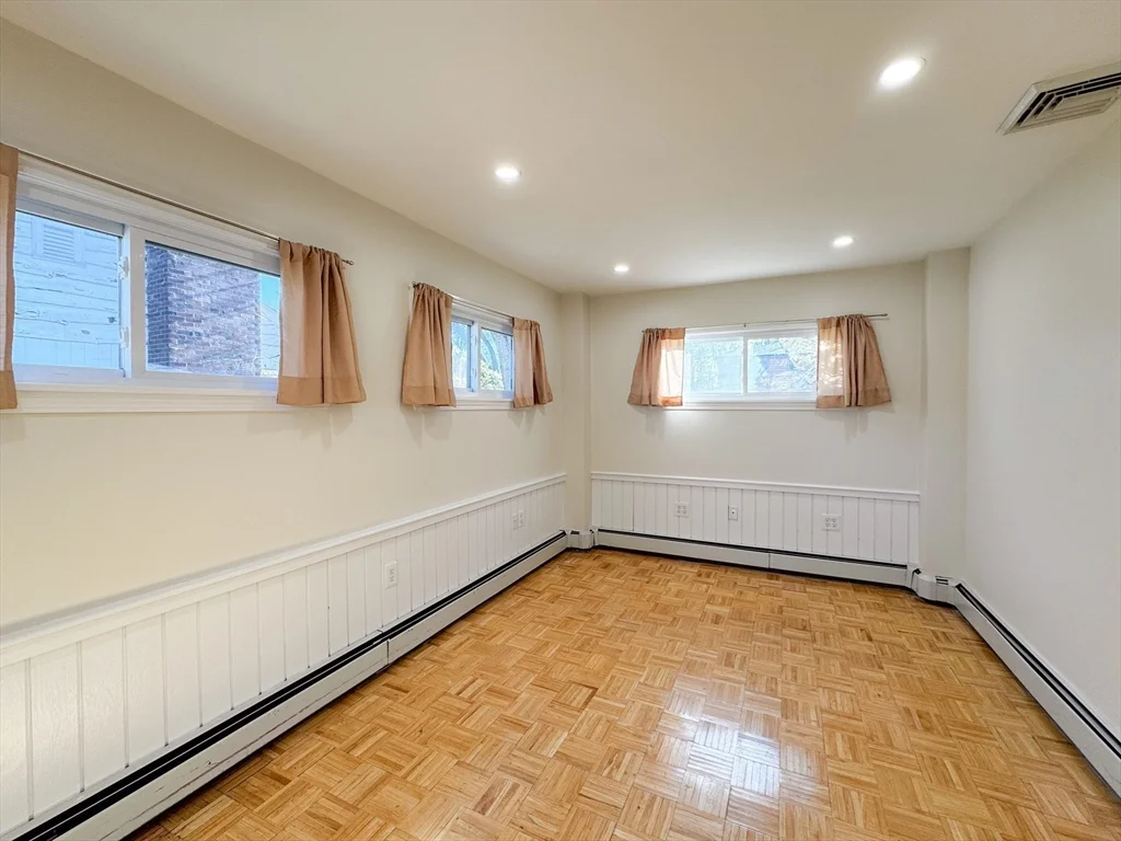 92 Woodcliff Rd, Chestnut Hill