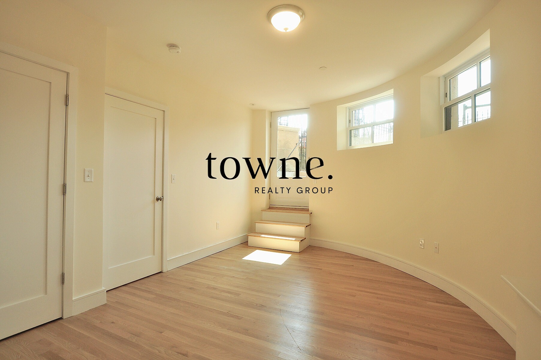 877 Beacon St, Fenway