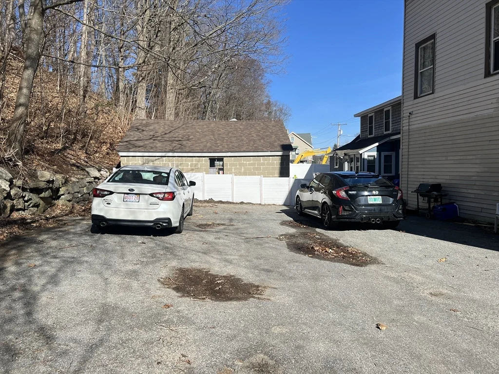 272 Front St, Manchester