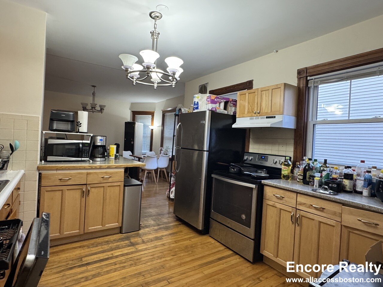 331 Faneuil St, Oak Square