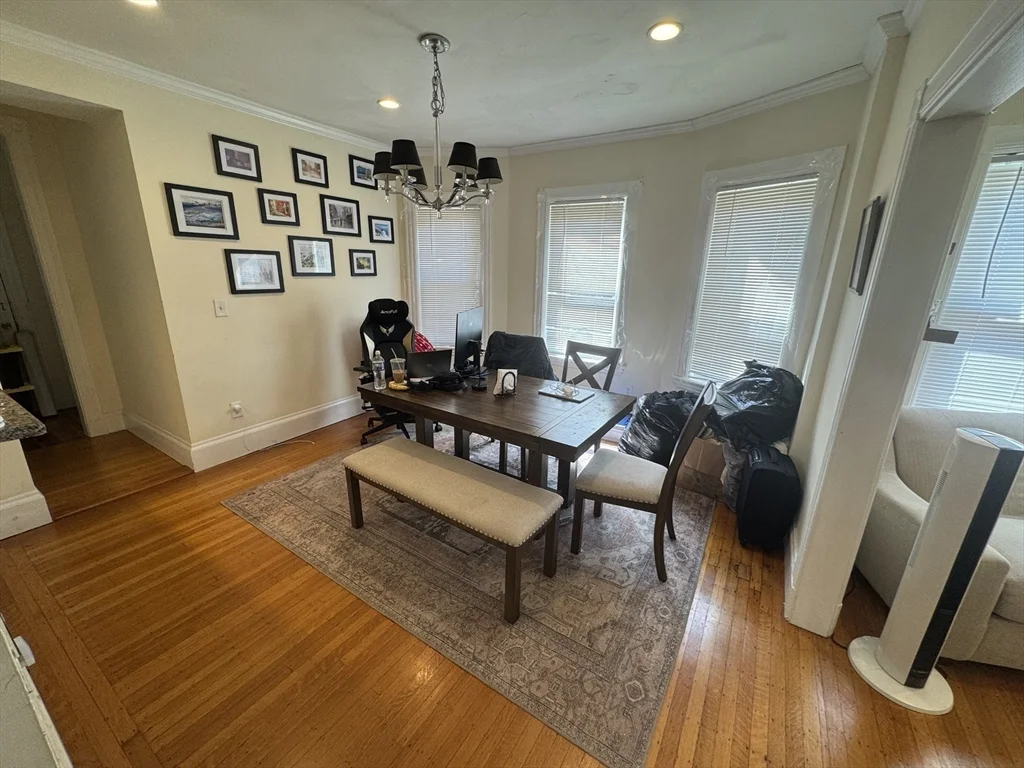 5 Oak Square Ave, Brighton