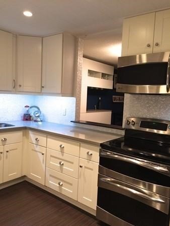 3 Summit Dr, Reading