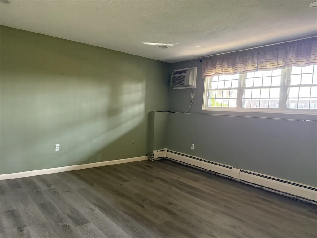 12 Williamsburg Ct, Shrewsbury