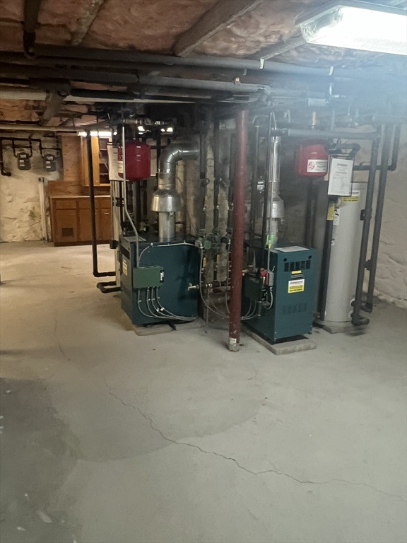 8 Ballard St, Saugus