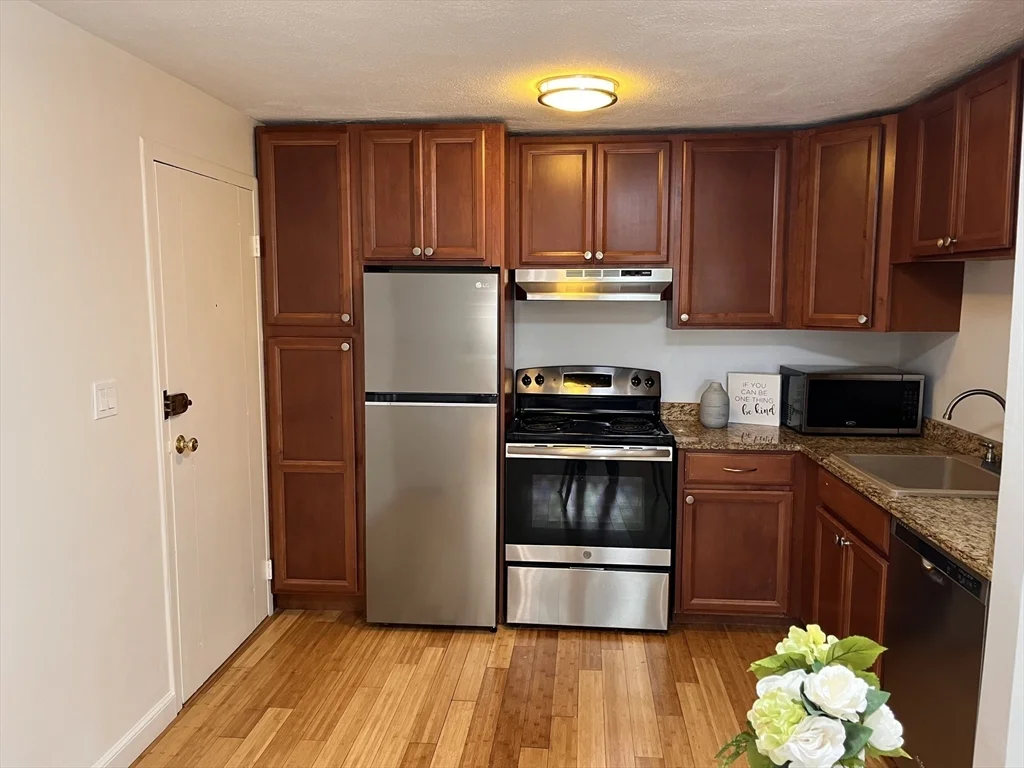 41 Warren St, Waltham