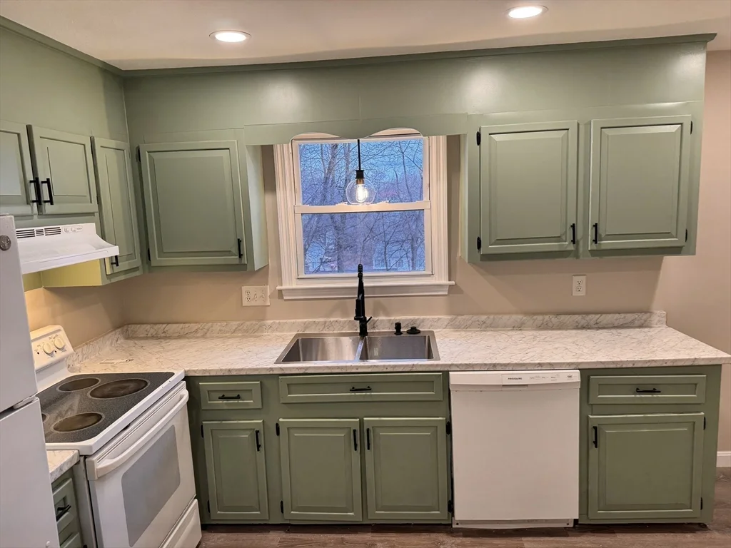 34 Gates Ln, Worcester