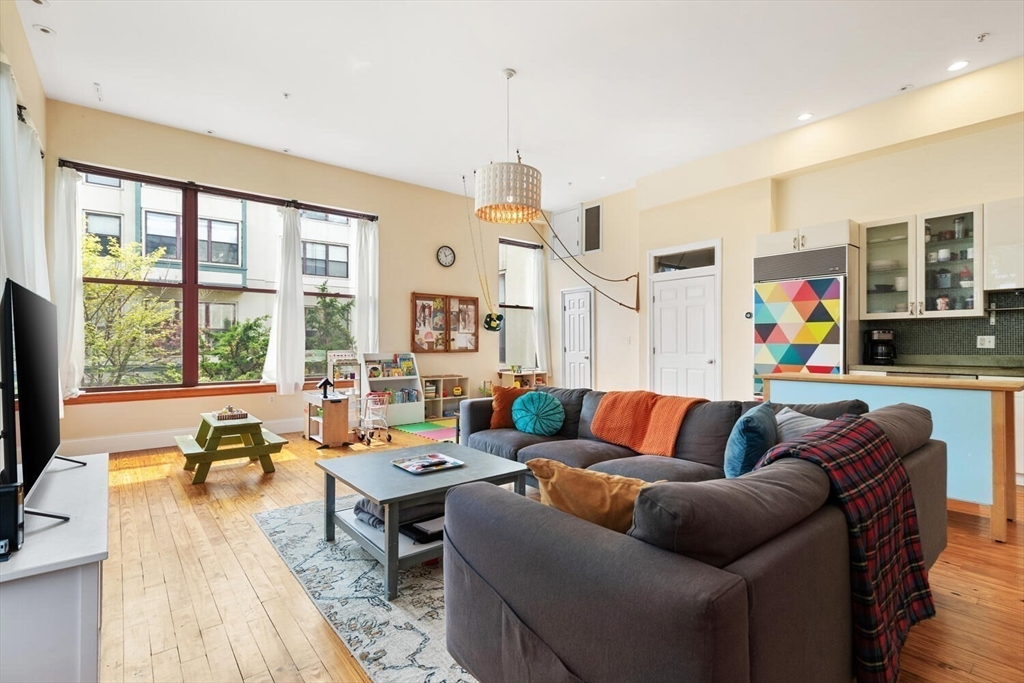 87 Brookside Ave, Jamaica Plain