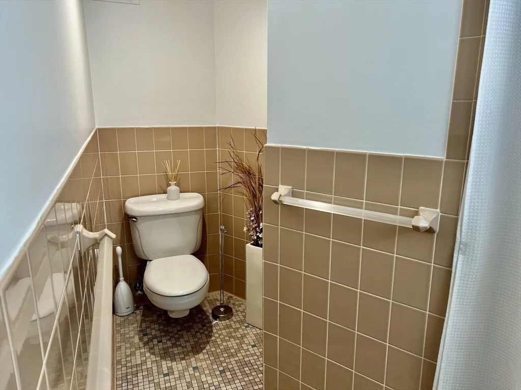 300 Lynn Shore Dr, Lynn