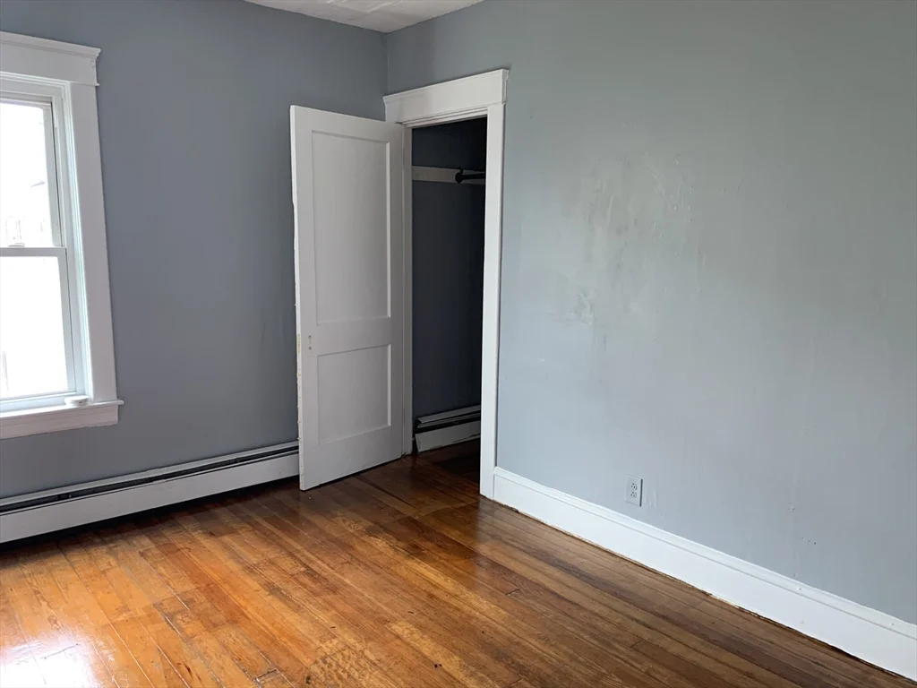 70 Price Pl, Fall River