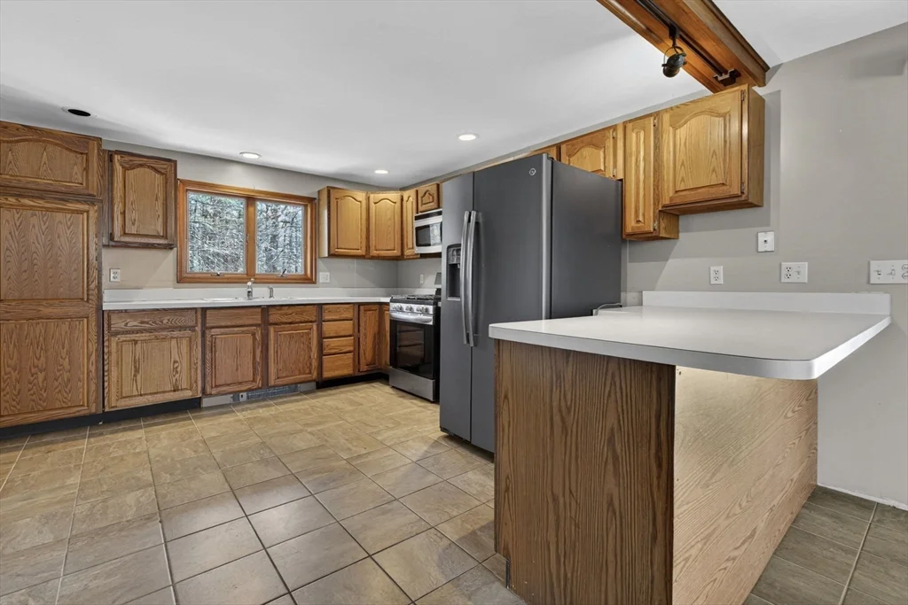 6 Pine Woods Rd, East Kingston
