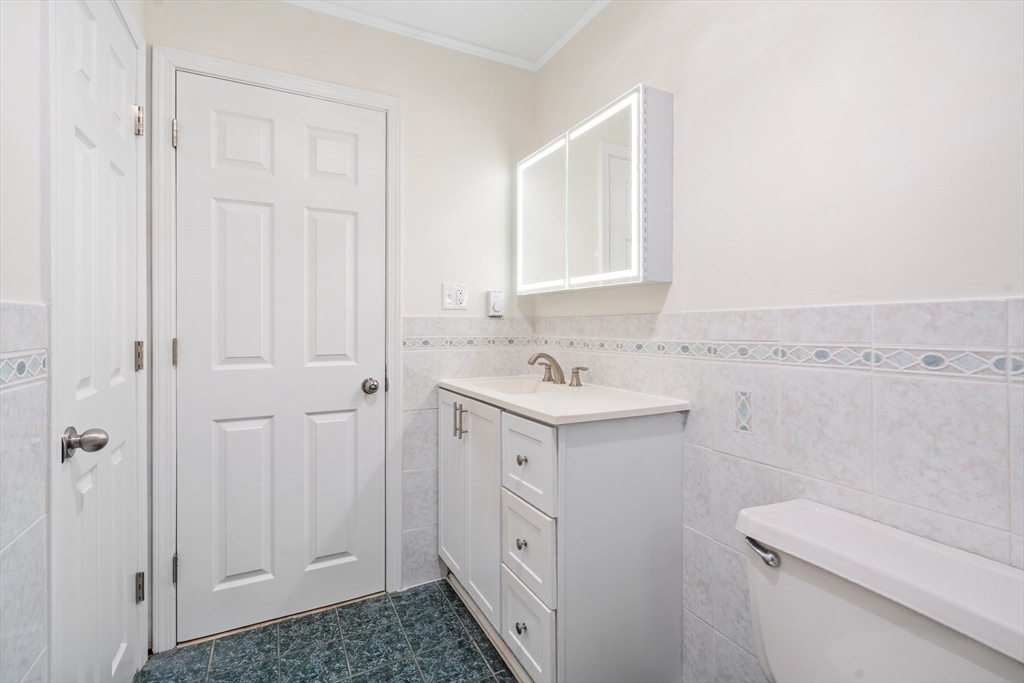 5 Walker Rd, North Andover