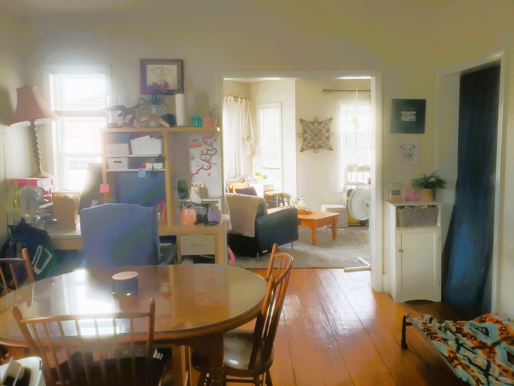 27 Medford St, Medford