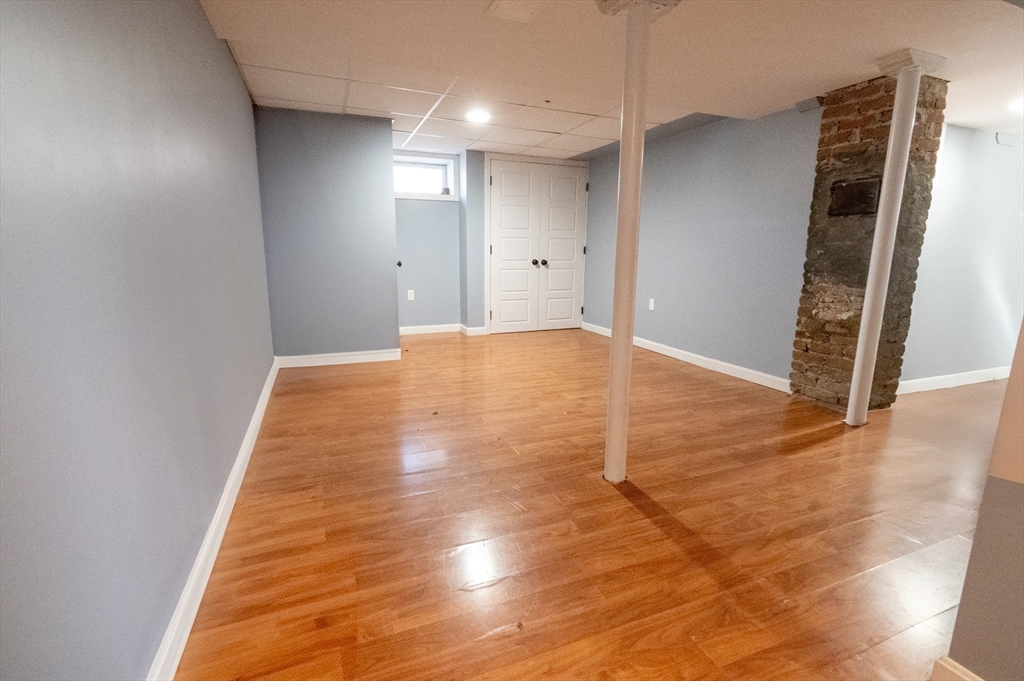 28 Harding Ter, Dedham