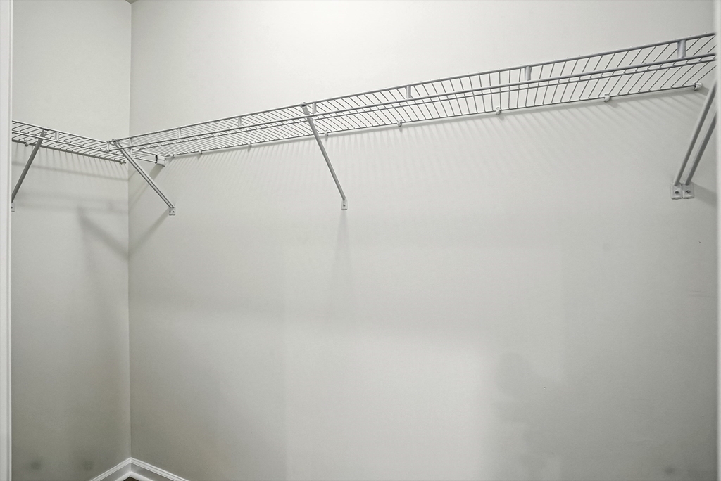 4 Winslow Ln, Grafton