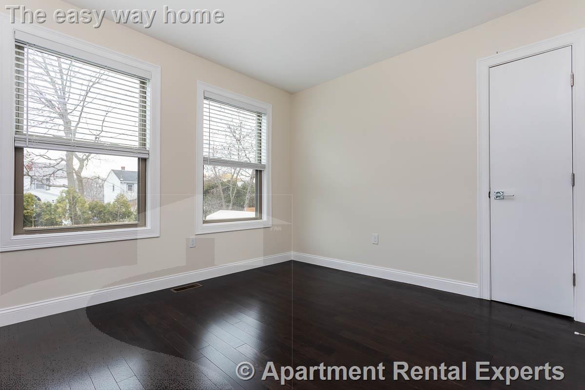 476 Fulton St, Medford Square