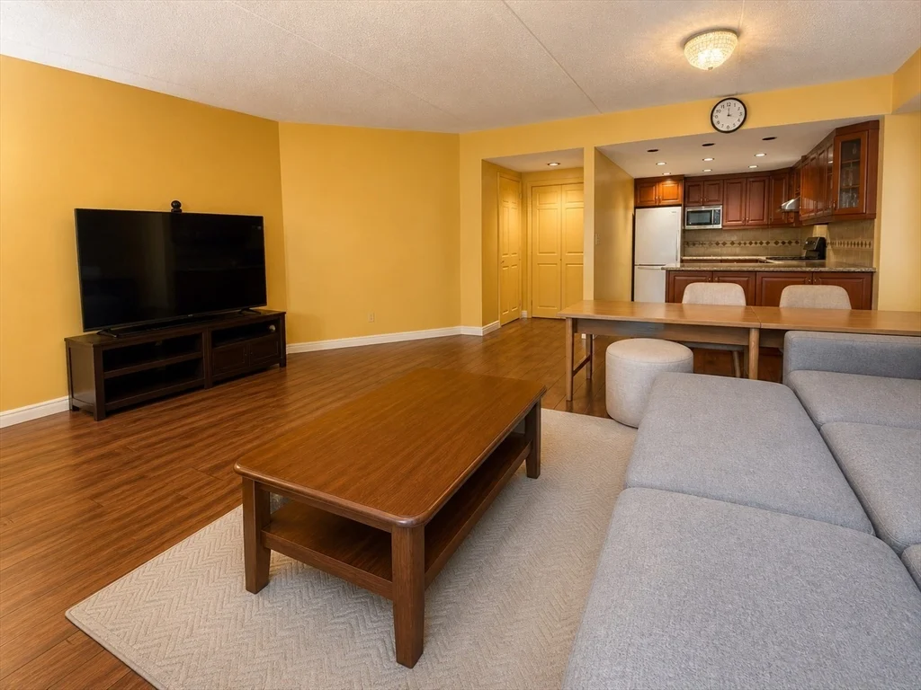 51 John, North Brookline