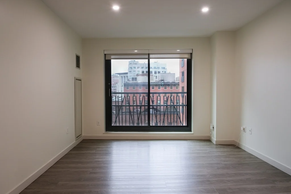 1 Canal St, North End