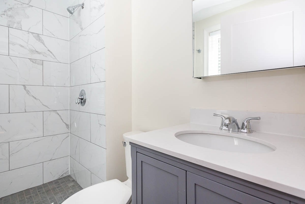 77 Rock Glen, Medford