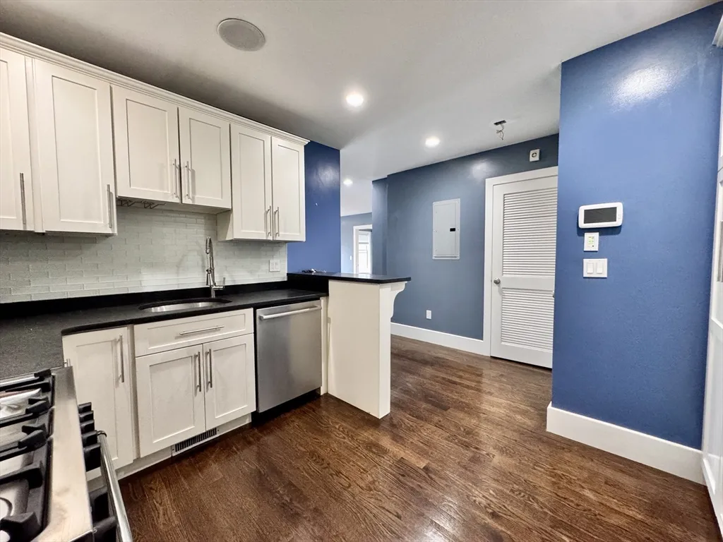 12 Mohawk St, South Boston