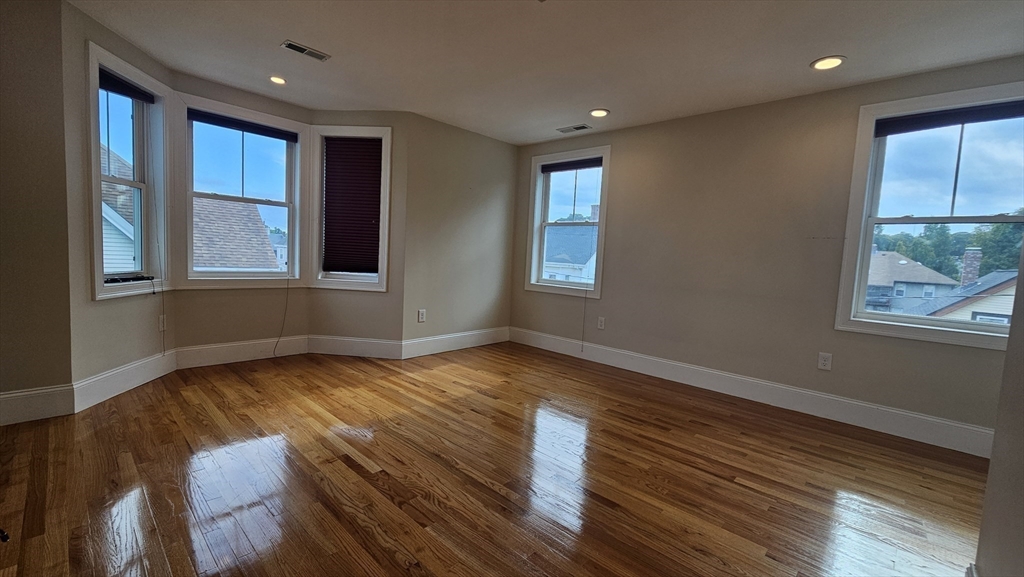 43 Hammond St, Waltham