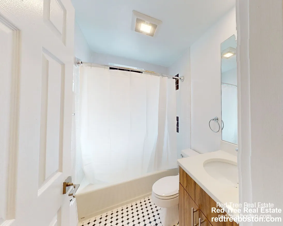 829 Beacon St, Fenway