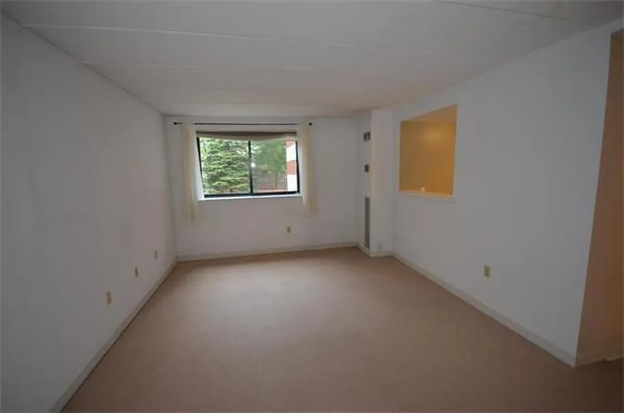 1933 Commonwealth Ave, Brighton