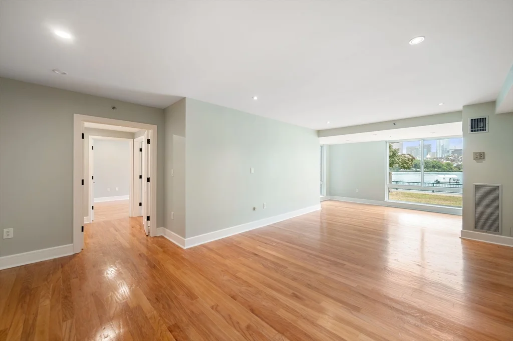 75-83 Cambridge Pkwa, Cambridgeport