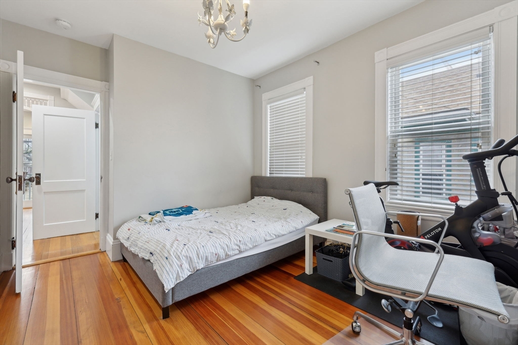 18 Hamilton Rd, Somerville