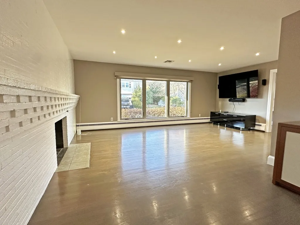 6 Brownson Ter, Jamaica Plain