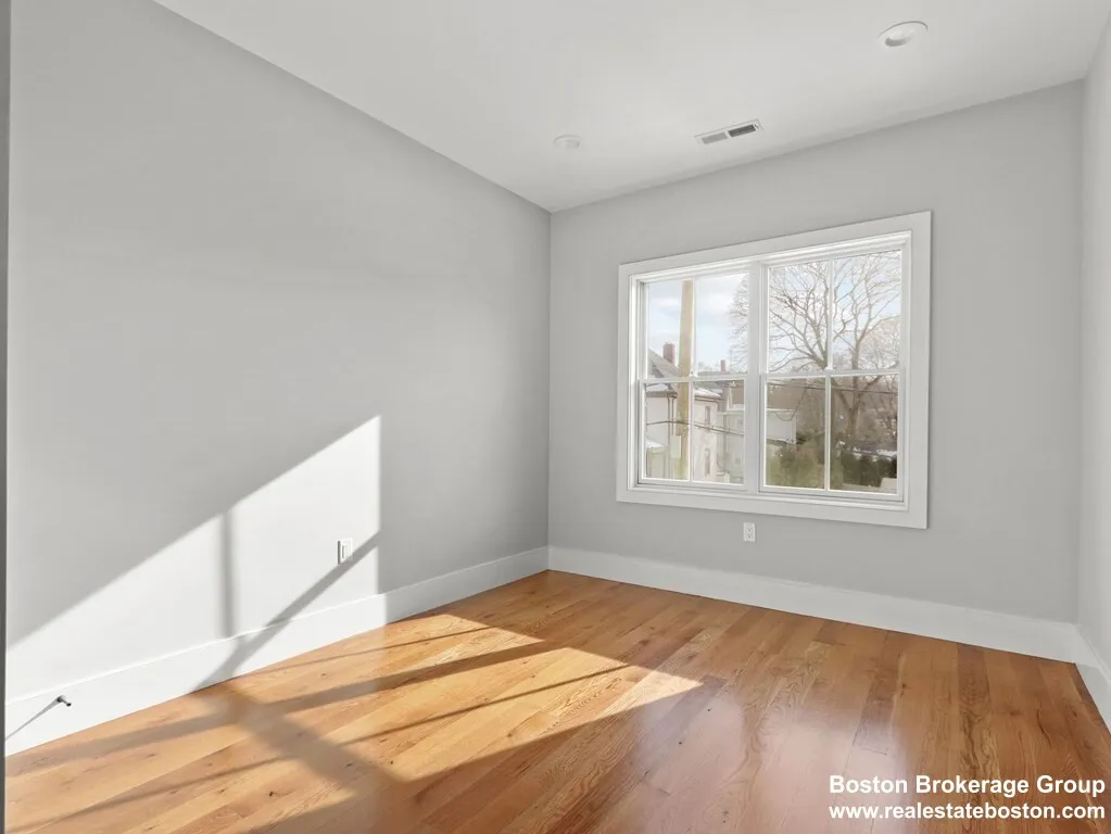 7 Sharon Ave, Auburndale