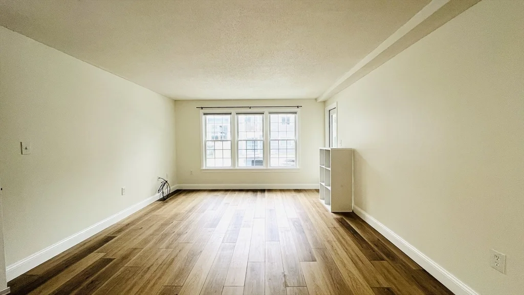 18 Walden Dr, Natick