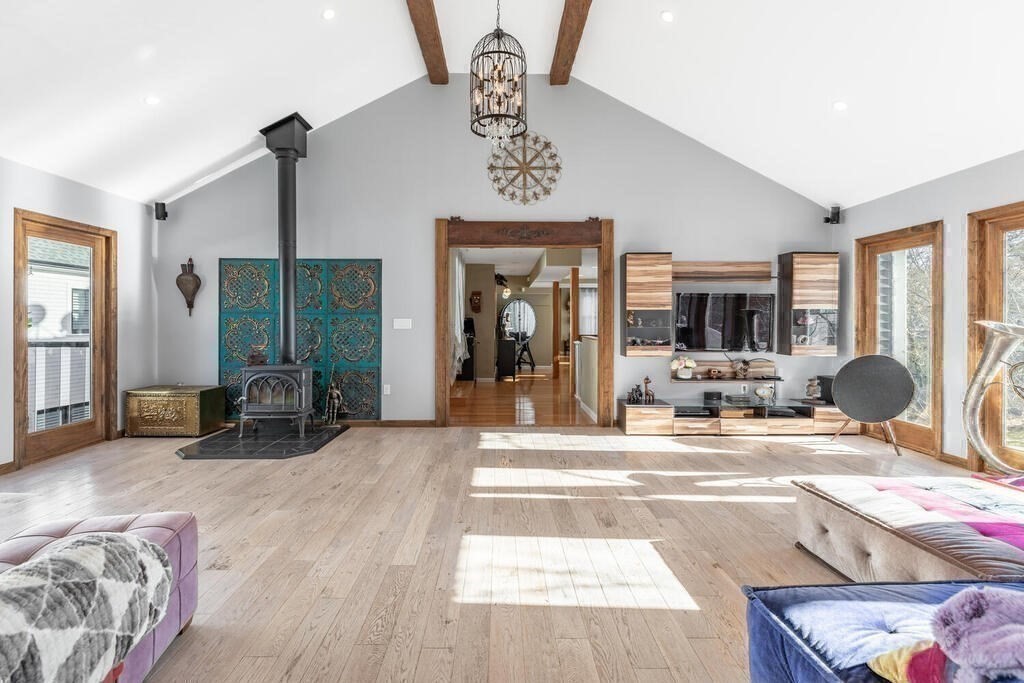 709 Hammond St, Chestnut Hill